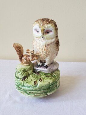 Vintage 1977 Beatrix Potter Ceramic Music Box Owl Tale of Squirrel Nutkin Schmid